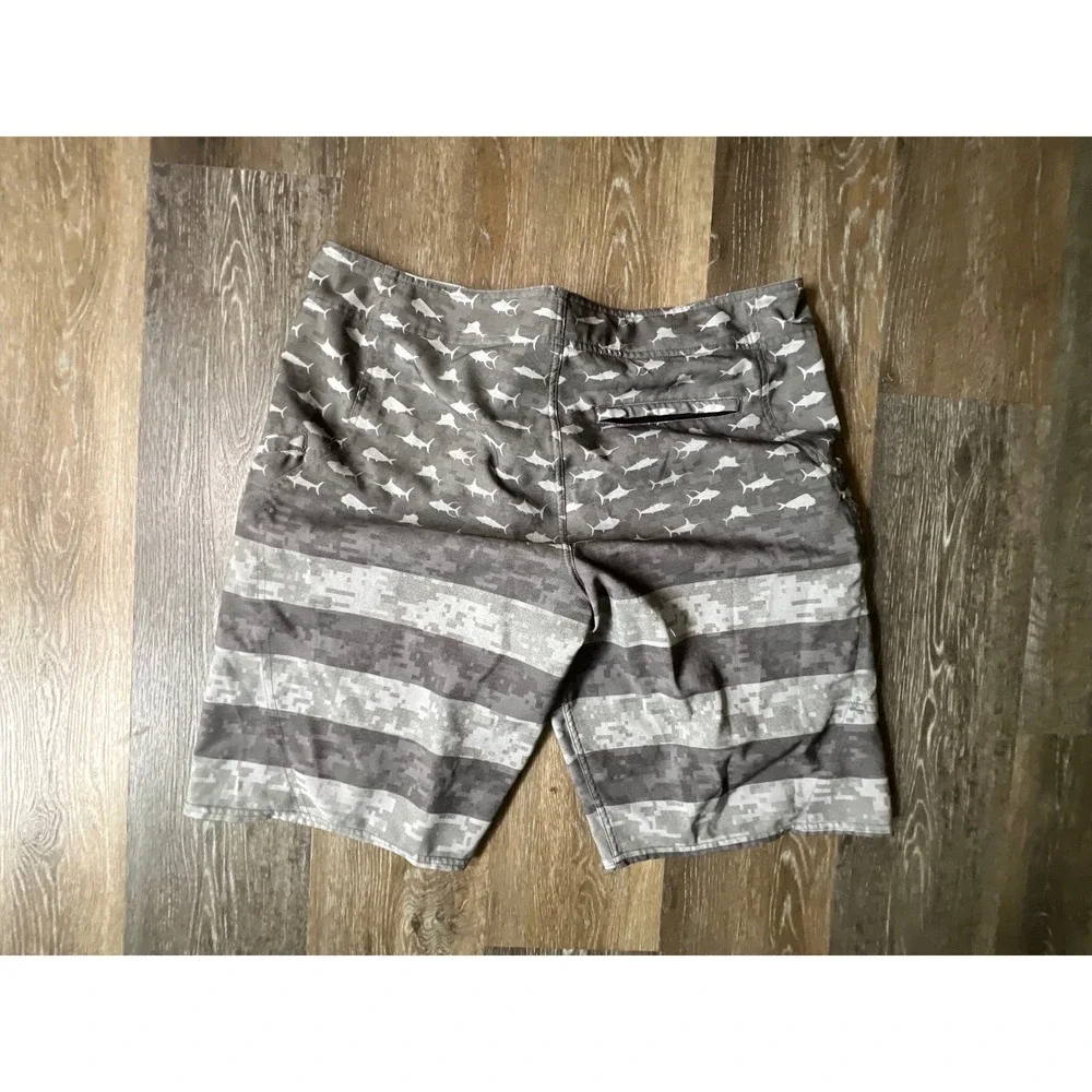 Pelagic Boardshorts‎ Mens 36 Gray Sharkskin Camo Fish Print Fishing Shorts